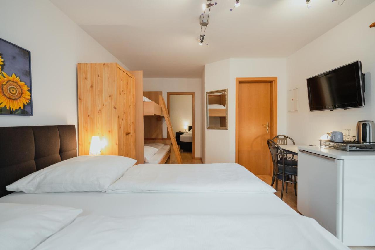 Park Hotel & Gaestehaus Руст Экстерьер фото