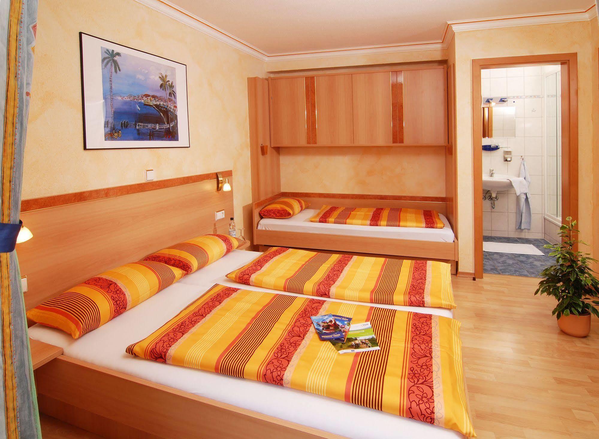 Park Hotel & Gaestehaus Руст Экстерьер фото