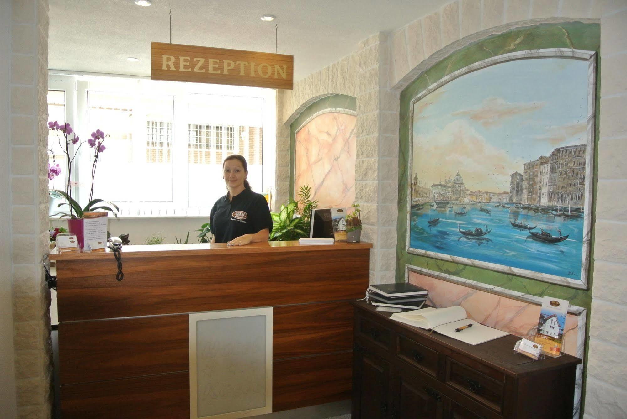 Park Hotel & Gaestehaus Руст Экстерьер фото